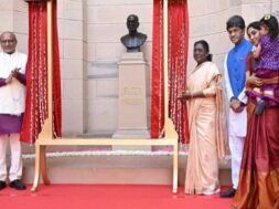 राष्ट्रपति भवन में सी. राजगोपालाचारी की प्रतिमा