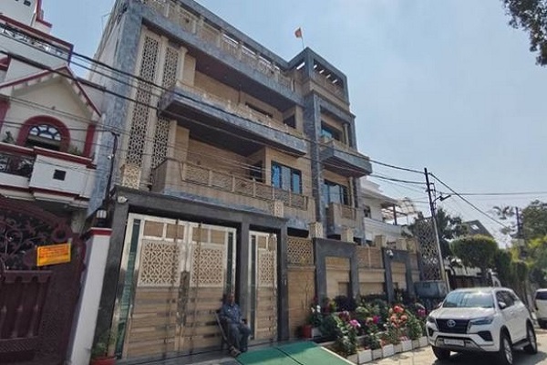 यूपी : बसपा विधायक उमाशंकर सिंह और करीबियों के घर से 10 करोड़ कैश बरामद, आयकर टीम की काररवाई अब भी जारी