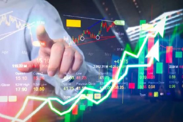 टैरिफ पर अमेरिकी कोर्ट के फैसले के बाद शेयर बाजार में तेजी, सेंसेक्स 480 अंक चढ़ा, निफ्टी 25700 के पार