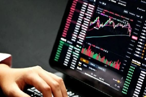 IT शेयरों में बड़ी बिकवाली से घरेलू शेयर बाजार धड़ाम, सेंसेक्स 84000 के नीचे लुढ़का, निफ्टी 147 अंक कमजोर