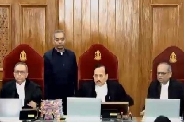 ‘न्यायपालिका में भ्रष्टाचार’ मुद्दे पर कपिल सिब्बल से बोले CJI सूर्यकांत- किसी को भी संस्था को बदनाम नहीं करने दूंगा