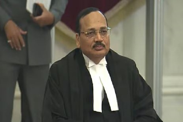 CJI सूर्यकांत ने खारिज की 2023 में जारी जेंडर हैंडबुक! बोले – वह रेप पीड़िता और आम लोगों के लिए मददगार नहीं