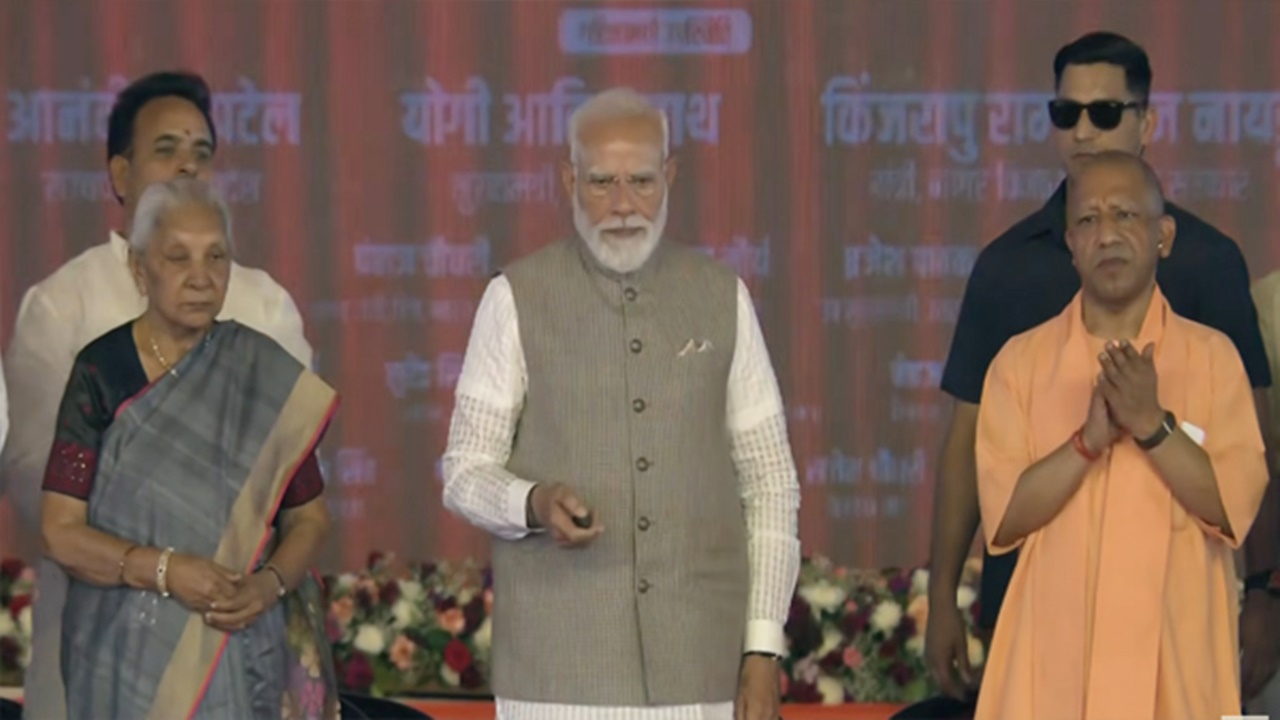 पीएम मोदी ने जेवर में नोएडा इंटरनेशनल एयरपोर्ट का किया उद्घाटन, कहा- विकसित UP की उड़ान का प्रतीक बनेगा यह हवाई अड्डा