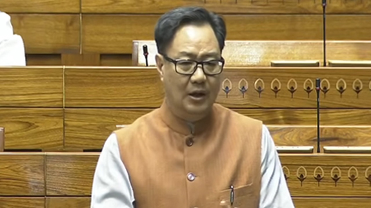 अपने नेता के साथ कांग्रेस के सदस्यों का भी आचरण बिगड़ा… किरेन रिजिजू का तीखा प्रहार