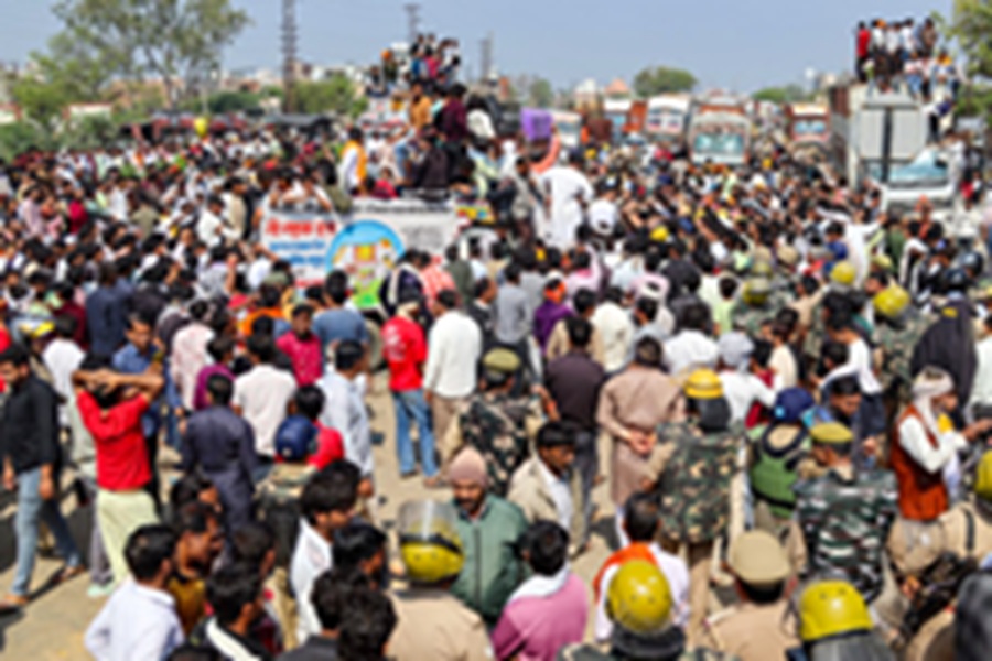 मथुरा हंगामे पर एसएसपी श्लोक कुमार काबड़ा बयान, बाहरी लोगों ने फैलाई थी अफवाह, सड़क हदासे में हुई फरसा बाबा की मौत