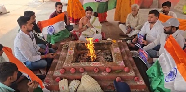 टी 20 विश्व कप : भारत की जीत के लिए काशी में क्रिकेट प्रेमियों ने किया हवन-पूजन