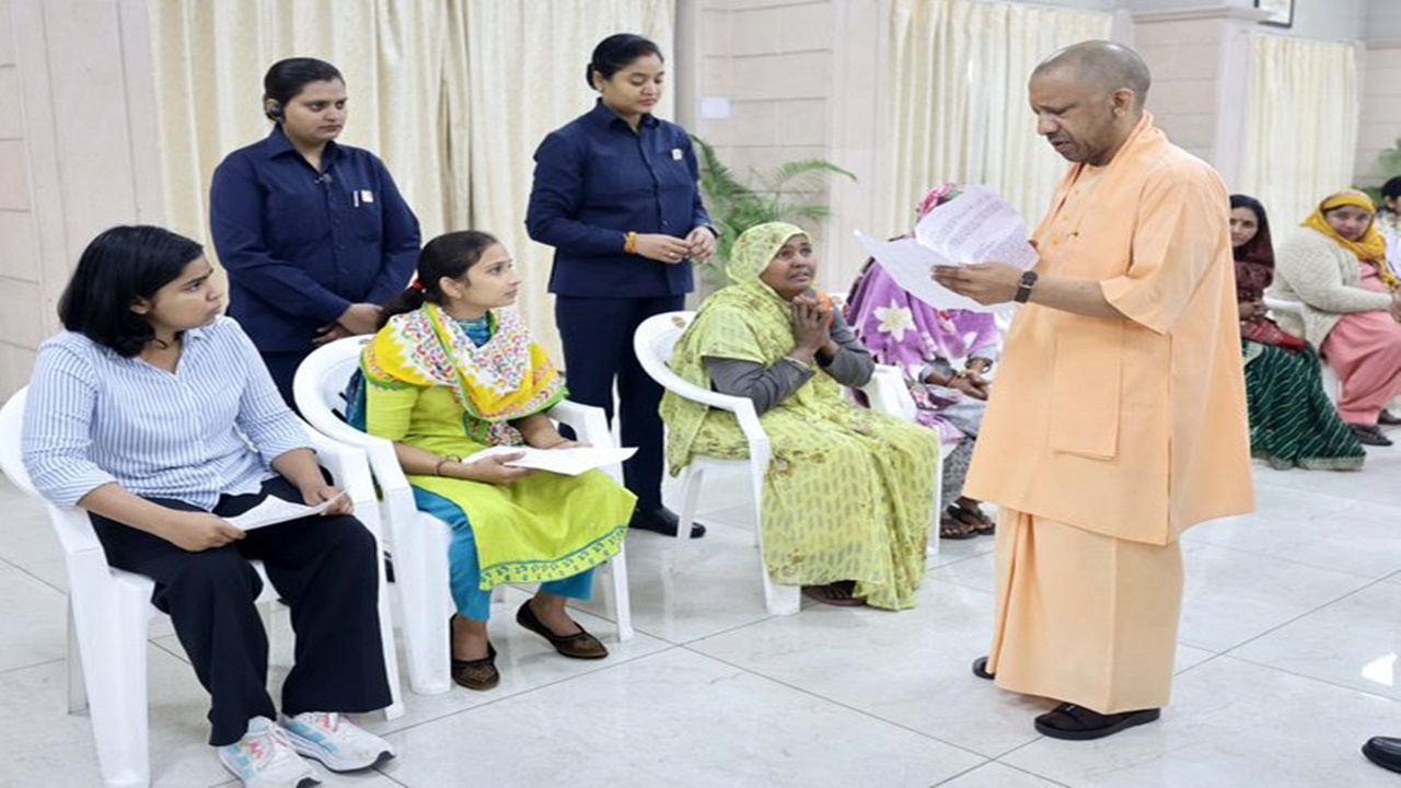 सैनिकों और उनके परिवारों को न हो किसी भी प्रकार की असुविधा… जनता दर्शन’ में बोले सीएम योगी