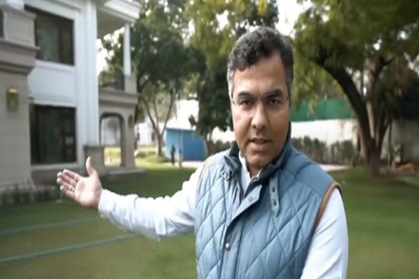 मंत्री प्रवेश वर्मा ने केजरीवाल को बताया ‘दिल्ली का डकैत’, ‘शीशमहल’ में लगे लग्जरी आइटम्स का शेयर किया वीडियो