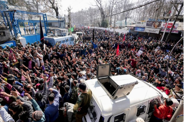 खामेनेई की मौत के बाद श्रीनगर में तनाव, प्रदर्शन हिंसक होने पर पुलिस ने किया बल प्रयोग