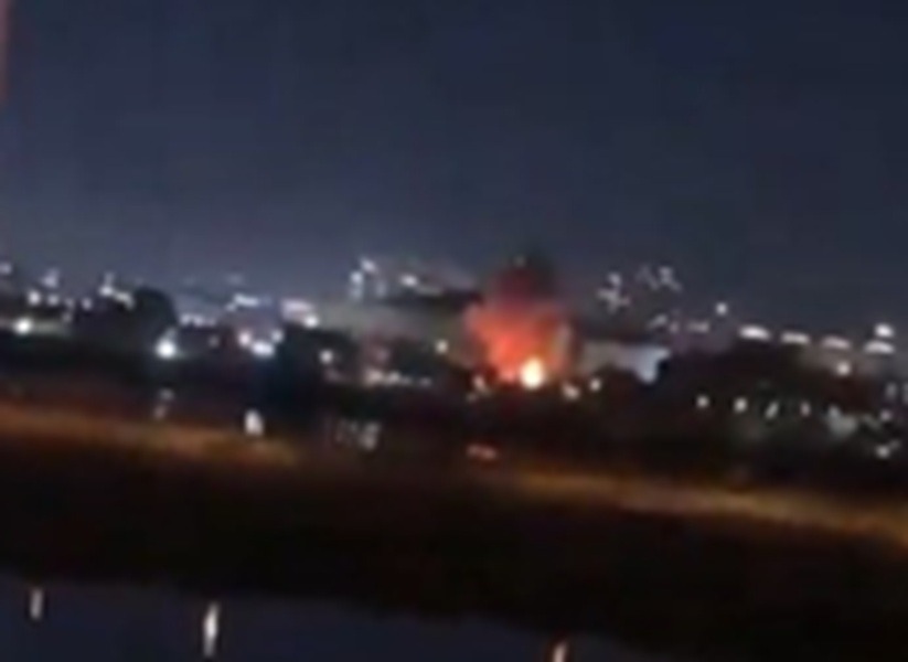 इराक की राजधानी बगदाद में अमेरिकी दूतावास पर हमला, धमाकों के बाद परिसर में लगी आग