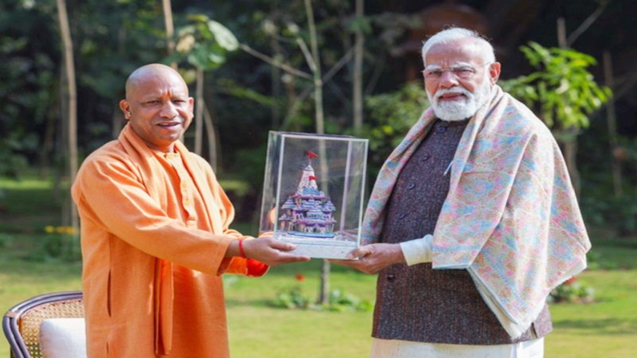 प्रधानमंत्री मोदी बने सबसे लंबे वक्त तक शासन करने वाले नेता : CM योगी ने कुछ इस अंदाज में दी बधाई, जानें क्या कहा…