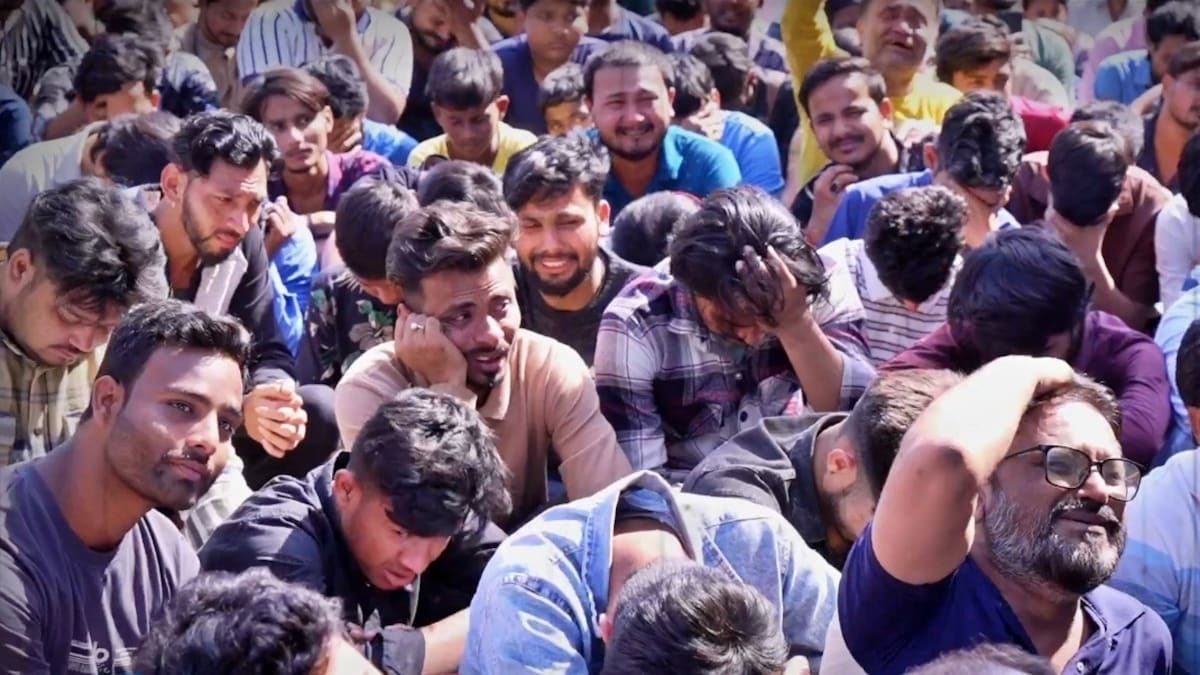 खामेनेई की मौत से आहत शिया समुदाय ने निकाला कैंडिल मार्च… लखनऊ में आज भी प्रदर्शन जारी, इमामबाड़ों पर हुई नारेबाजी