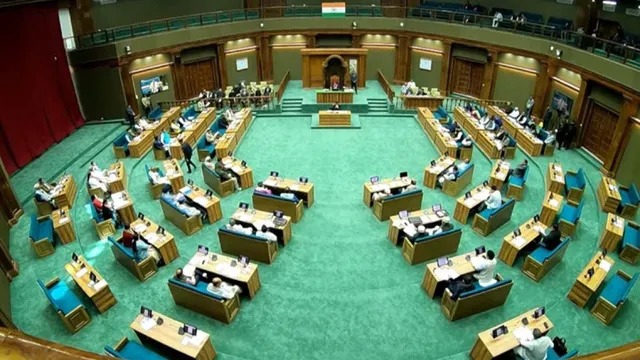 बजट सत्र : उत्तराखंड विधानसभा रिकार्ड 12 घंटा 10 मिनट संचालित होने के बाद आधी रात हुआ स्थगित