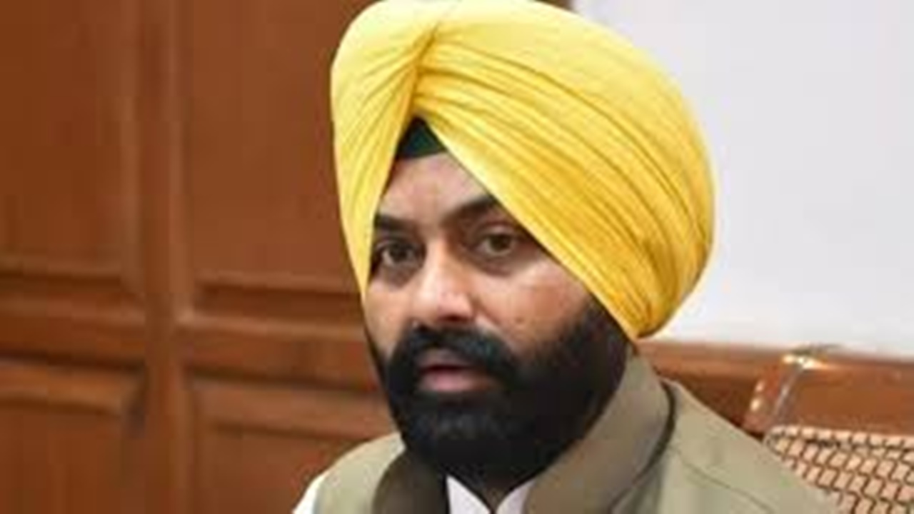 अधिकारी सुसाइड केस : पंजाब के पूर्व मंत्री भुल्लर व उनके पिता समेत तीन के खिलाफ मामला दर्ज