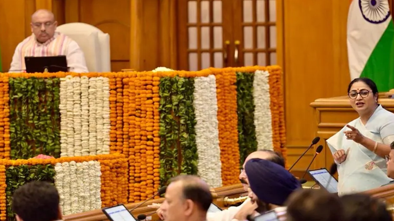 Delhi Budget 2026 : रेखा सरकार ने पेश किया 1,03,700 करोड़ का बजट,  सीएम ने कहा- ‘ट्रिपल इंजन’ सरकार में राष्ट्रीय राजधानी तेजी से कर रही  प्रगति