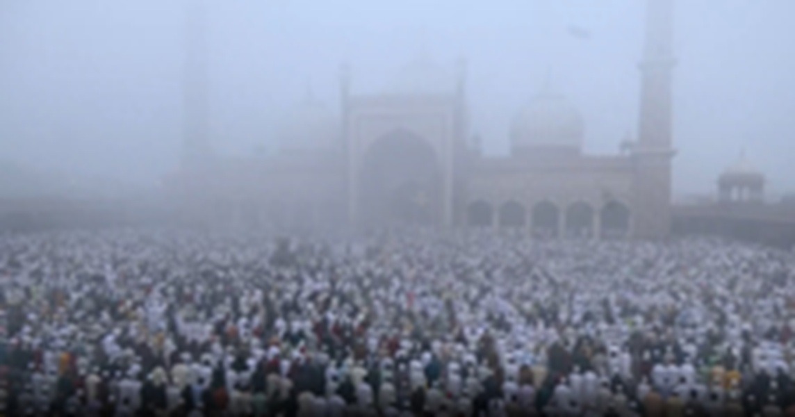 दिल्ली : जामा मस्जिद में लोगों ने अदा की ईद की नमाज, देश में अमन और भाईचारे की मांगी दुआ