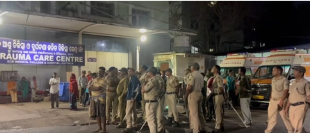 ओडिशा एससीबी अस्पताल अग्निकांड में 10 मरीजों की मौत, पीएम मोदी और सीएम मांझी ने हदासे पर जताया दुख