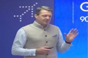 इंडिगो सीईओ का इस्तीफा