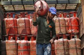 एलपीजी का पर्याप्त स्टॉक