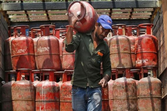 एलपीजी का पर्याप्त स्टॉक