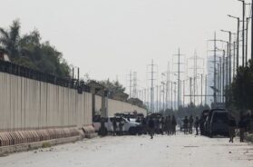 कराची में अमेरिकी दूतावास के बाहर प्रदर्शन