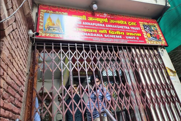 वाराणसी : LPG संकट के बीच अन्नक्षेत्र में बंद हुई मां अन्नपूर्णा की निःशुल्क रसोई, 26 वर्षों में पहली बार लगा ताला