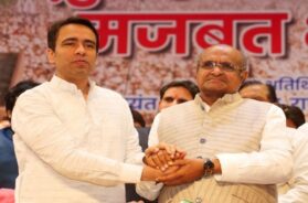 केसी त्यागी का स्वागत करते जयंत चौधरी