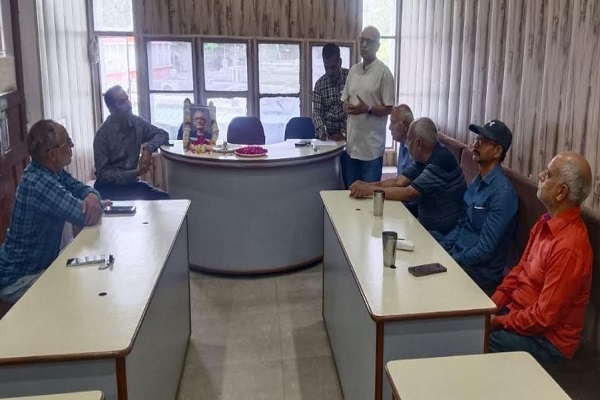 काशी पत्रकार संघ ने वरिष्ठ पत्रकार जलेश्वर उपाध्याय को दी भावभीनी श्रद्धांजलि