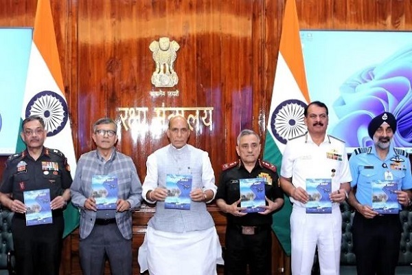 रक्षा मंत्री राजनाथ सिंह ने जारी किया ‘डिफेंस फोर्सेज विजन 2047 : रोडमैप फॉर फ्यूचर रेडी इंडियन मिलिटरी’