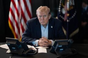 डोनाल्ड ट्रंप