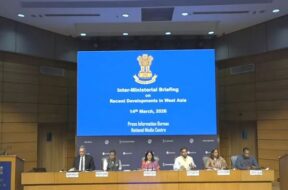 नियमित ब्रीफिंग