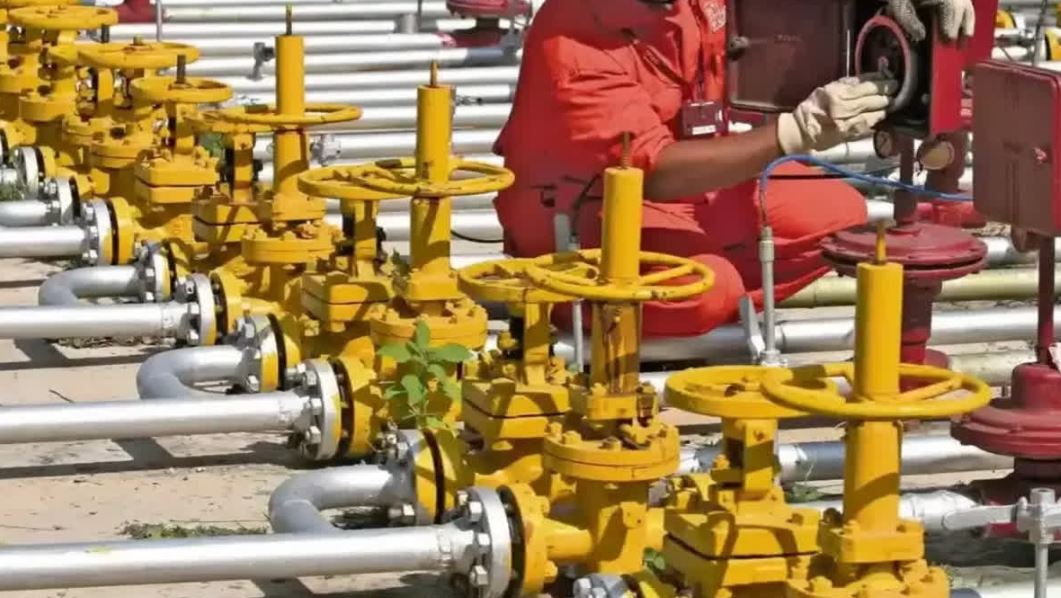 LPG संकट के बीच सरकार का फैसला : PNG को बढ़ावा देने पर राज्यों को मिलेगी 10% ज्यादा वाणिज्यिक गैस सप्लाई