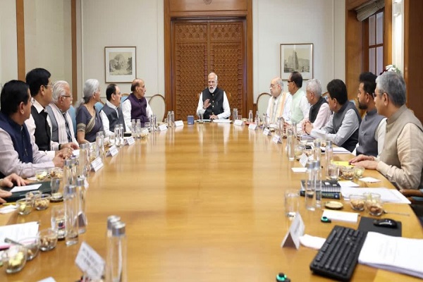 मध्य पूर्व संकट : पीएम मोदी ने की पेट्रोलियम और ऊर्जा क्षेत्र की समीक्षा, सप्लाई चेन का लिया जायजा