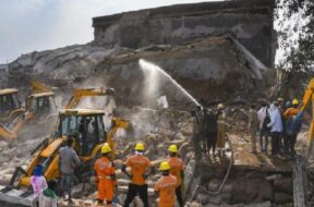 फाफामऊ में कोल्ड स्टोरेज ढहा