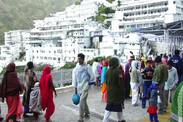 वैष्णो देवी यात्रा अस्थायी रूप से बंद, नवरात्र में श्रद्धालुओं की भारी भीड़ के लिए श्राइन बोर्ड का फैसला
