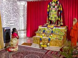 राम मंदिर में दर्शन करतीं राष्ट्रपति मुर्मु