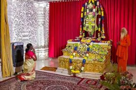 राम मंदिर में दर्शन करतीं राष्ट्रपति मुर्मु