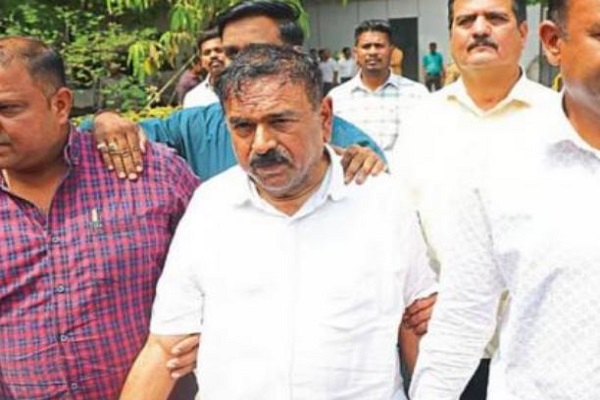 महाराष्ट्र : स्वयंभू बाबा अशोक खरात की शर्मनाक करतूत, सस्ती वस्तुओं के लिए भारी कीमत वसूलता था