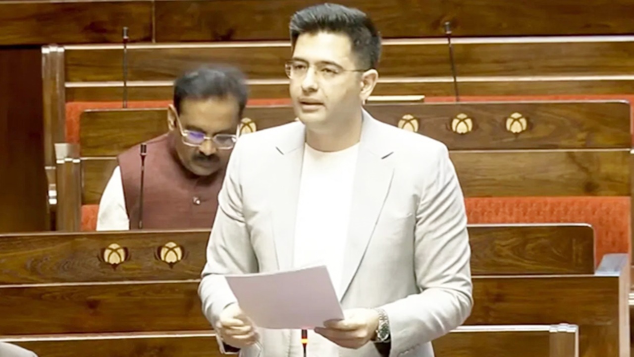 AAP ने राज्यसभा में राघव चड्ढा को उपनेता के पद से हटाया, बोलने पर भी लगी रोक