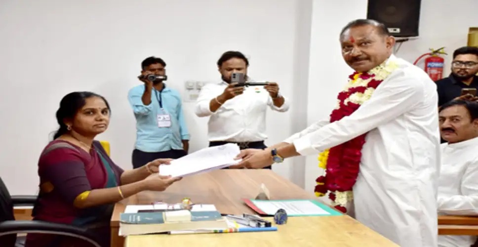 गुजरात उपचुनाव : उमरेठ विधानसभा सीट पर 6 उम्मीदवारों के बीच मुकाबला, भाजपा-कांग्रेस आमने-सामने