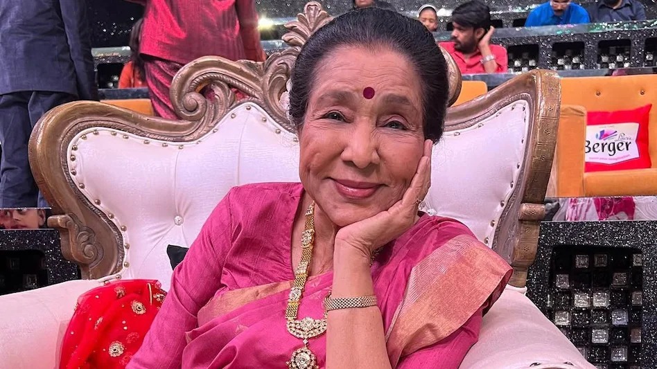 Asha Bhosle : महाराष्ट्र के सांगली में जन्मी आशा ने 8 दशक तक श्रोताओं को बनाये रखा अपना दीवाना, जानें कैसे रहा सफर