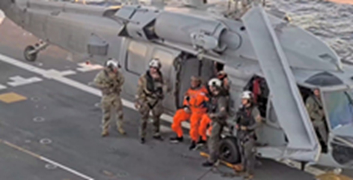 नासा का आर्टेमिस ।। मिशन : कैप्सूल से निकाले गए चारों अंतरिक्ष यात्री, चेहरे पर दिखी खुशी