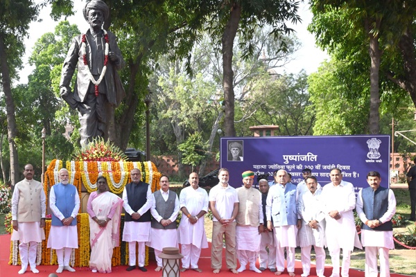 महात्मा फुले की 200वीं जयंती आज : संसद भवन में राष्ट्रपति और पीएम मोदी समेत शीर्ष नेताओं ने दी श्रद्धांजलि
