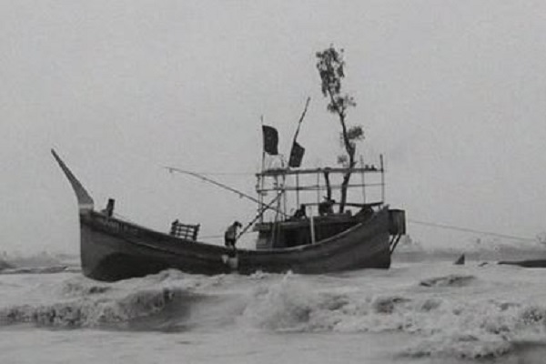 अंडमान सागर में बड़ा हादसा : बांग्लादेशियों-रोहिंग्याओं से भरी नाव पलटी, 250 के डूबने की आशंका