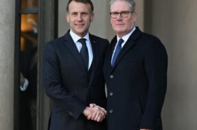 इमैनुएल मैक्रों व किएर स्टार्मर