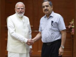 डॉ. अशोक लाहिड़ी के साथ पीएम मोदी