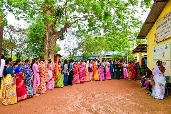 विधानसभा चुनाव : असम व पुडुचेरी ने रचा इतिहास, केरल में भी मजबूत भागीदारी, रिकॉर्ड वोटिंग ने बढ़ाया लोकतंत्र का मान