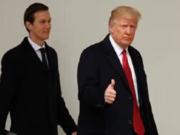 दामाद जेरेड कुशनर के साथ डोनाल्ड ट्रंप