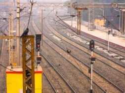 दो रेलवे परियोजनाओं को मंजूरी
