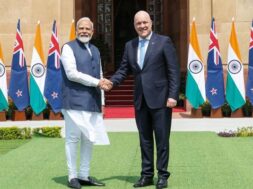 पीएम मोदी व क्रिस्टोफर लक्सन